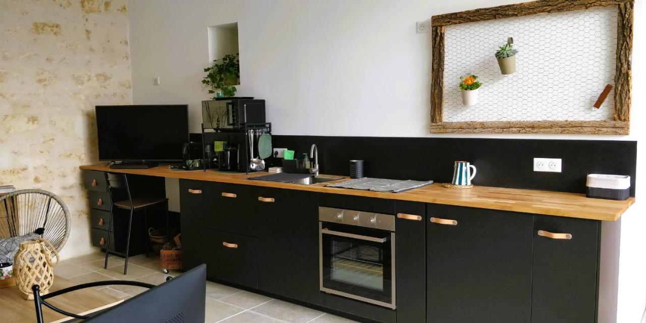 Gite De La Petite Vallee Saint-Savinien Extérieur photo