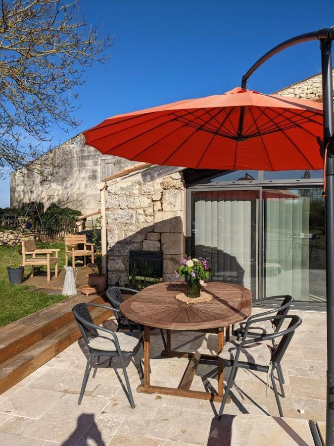 Gite De La Petite Vallee Saint-Savinien Extérieur photo