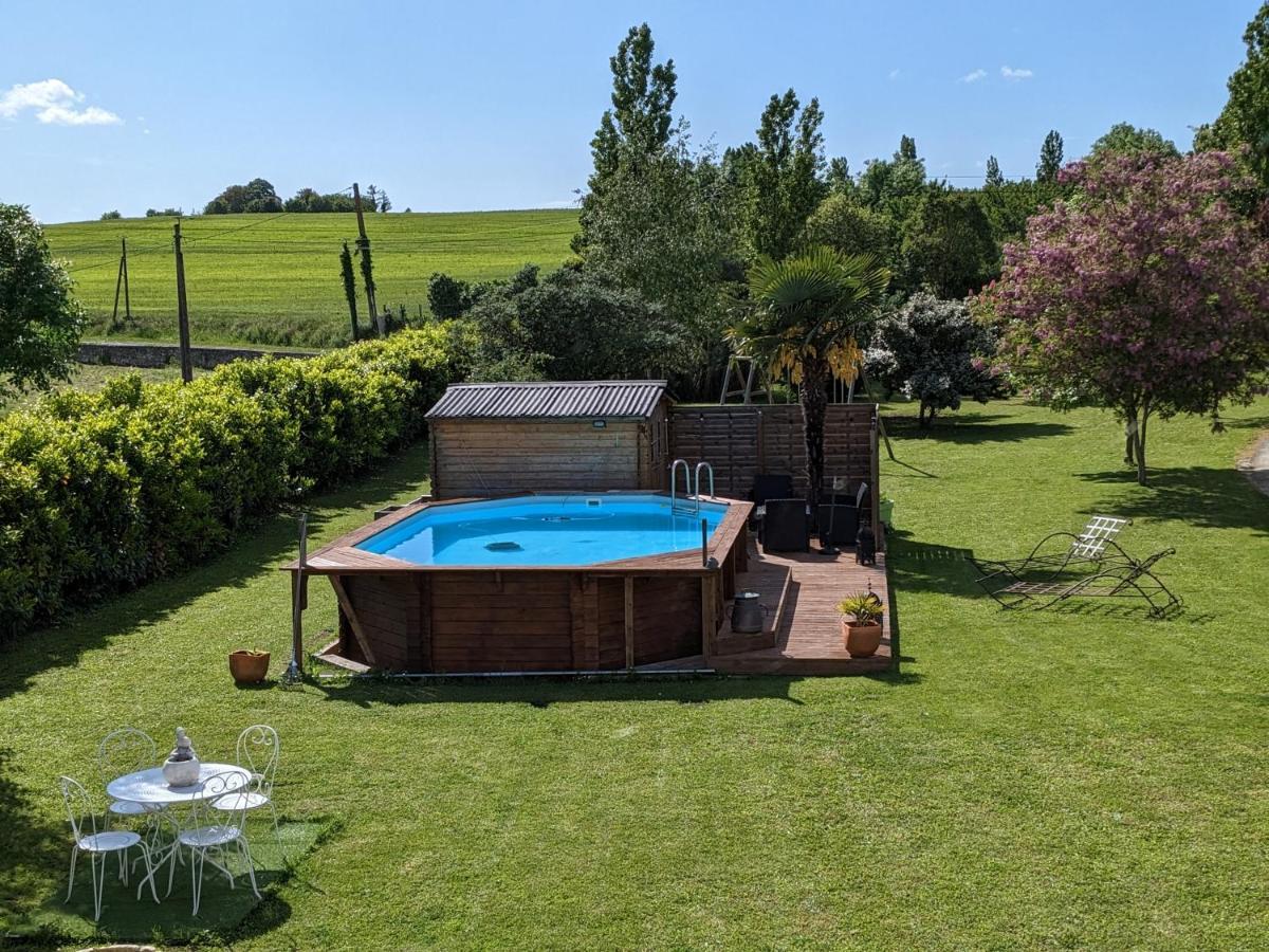 Gite De La Petite Vallee Saint-Savinien Extérieur photo